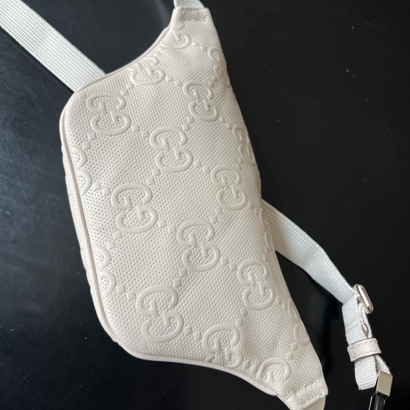 SOLD! GUCCI Calfskin GG Embossed Belt Bag, White, Excellent Condition. - Picture 4 of 11